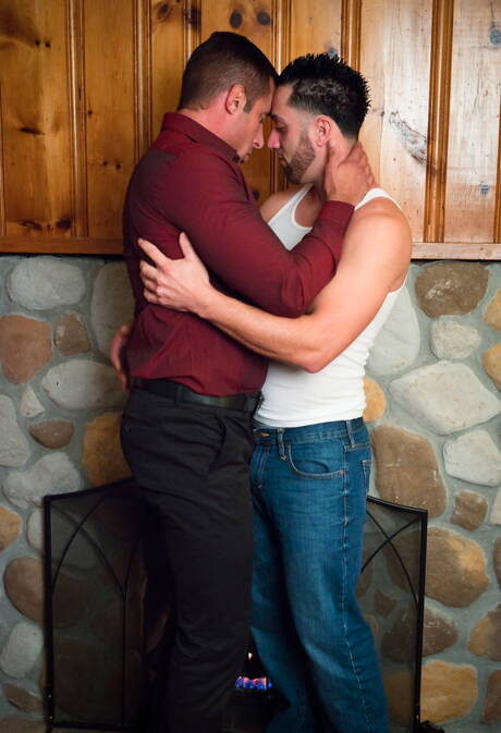 Pretty american boys well-built Andrew Fitch and well-built Nick Capra undressing and showing ass