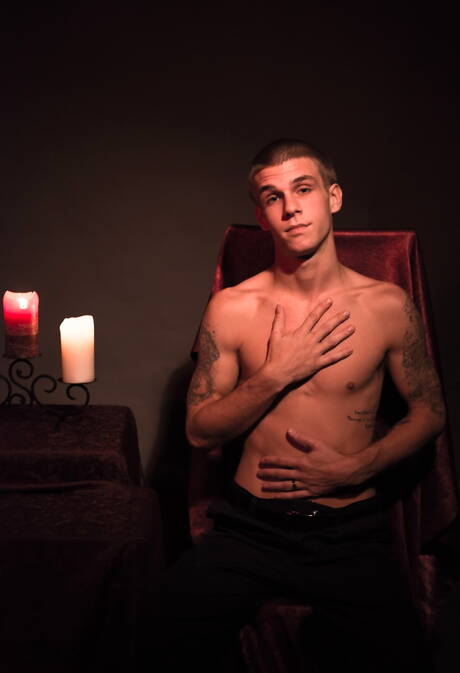 Irish bear Brendan Patrick and american pretty boy Trent Ferris shows a perfect body