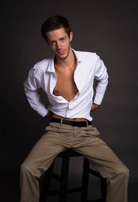 Le super étalon américain Tony Salerno et le beau garçon Bryce Action ont une relation sexuelle torride