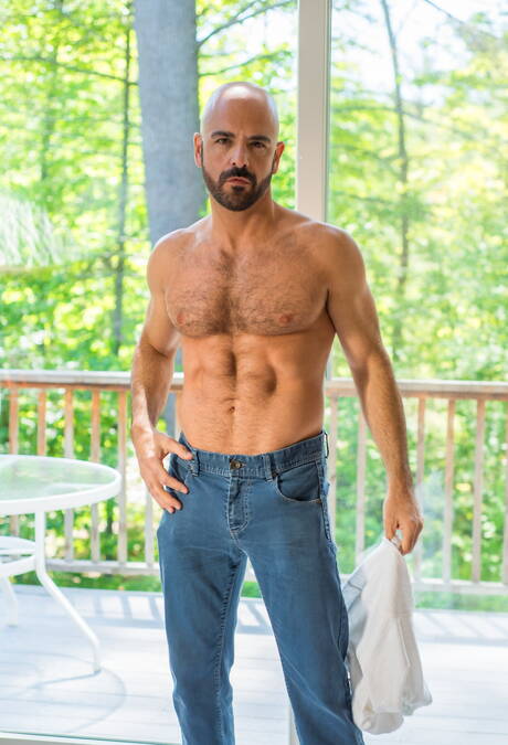 American pornstars beefcake Wolf Hudson and otter Adam Russo shows a muscle body outside