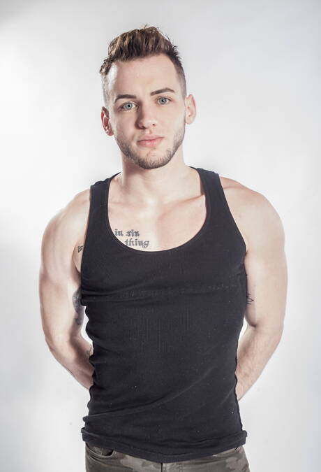 Las estrellas estadounidenses Billy Santoro y Colton Grey muestran un cuerpo perfecto.