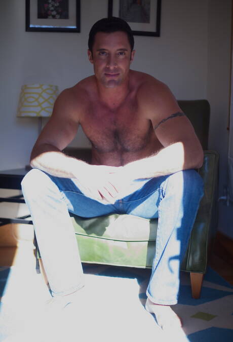 Amerikaanse hengst Nick Capra toont een prachtig lichaam aan de buitenkant