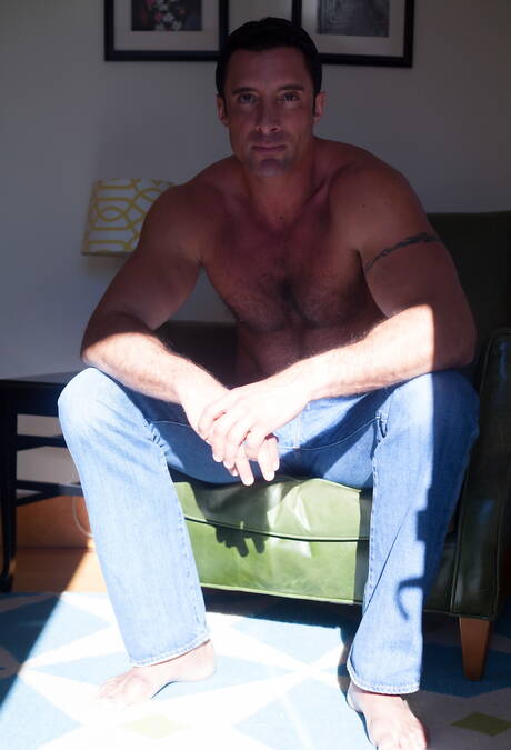 Amerikaanse hengst Nick Capra toont een prachtig lichaam aan de buitenkant