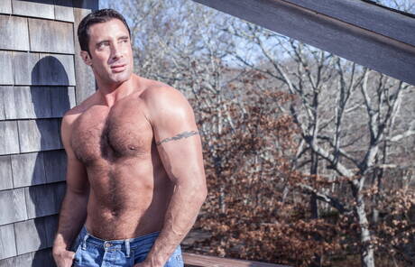 Amerikaanse hengst Nick Capra toont een prachtig lichaam aan de buitenkant