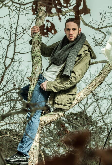 Pretty american boys hairy stud Alex Greene and stud Wolf Hudson shows a perfect body outside