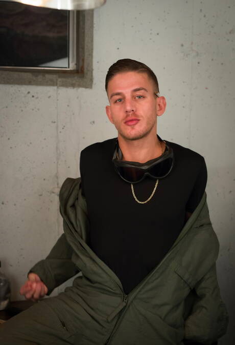 German tough guy Alexander Gustavo and american pretty boy Trent Ferris teasing dick