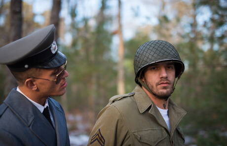 Les militaires gays Ty, Sam, Trent et Alexander Gustavo posent et s