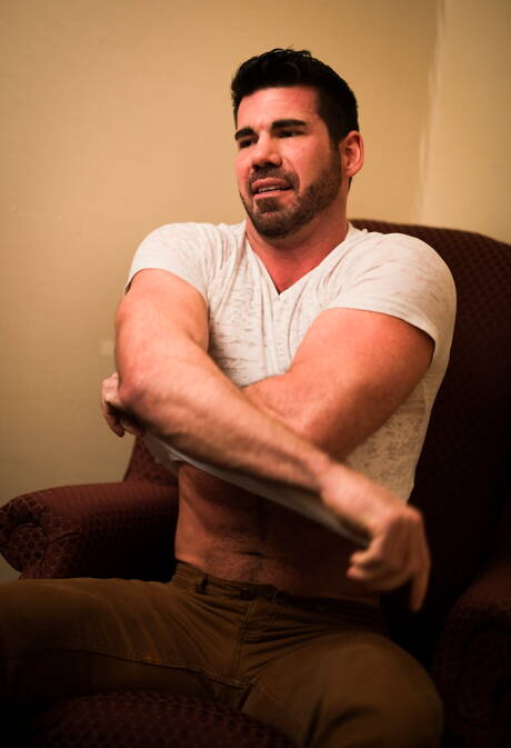 美國明星硬漢比利桑托羅和熊傑克斯頓惠勒自慰