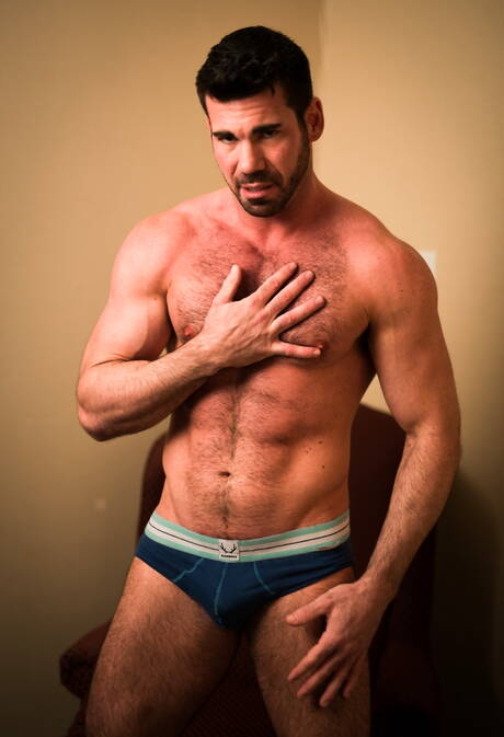 American stars tough guy Billy Santoro and bear Jaxton Wheeler wanking