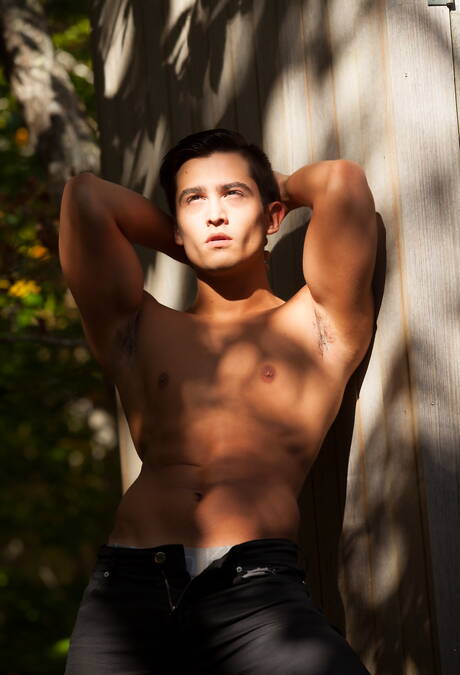 American pornstars husky guy Billy Santoro and tough guy Jacob Ladder shows a perfect body outdoor