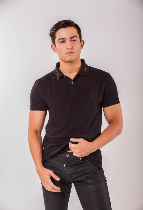 Sexy Amerikaner, stämmiger Kerl Billy Santoro und starker Mann Jacob Ladder zeigen einen Muskelkörper