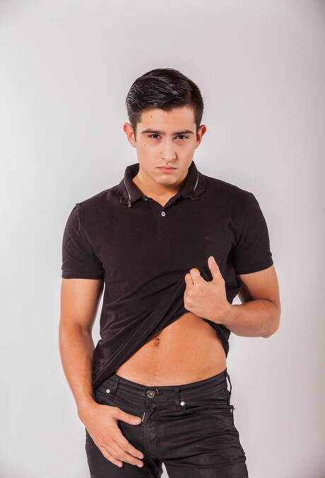 Sexy Amerikaner, stämmiger Kerl Billy Santoro und starker Mann Jacob Ladder zeigen einen Muskelkörper