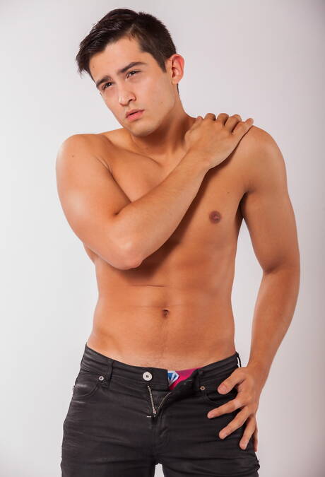 Sexy Amerikaner, stämmiger Kerl Billy Santoro und starker Mann Jacob Ladder zeigen einen Muskelkörper