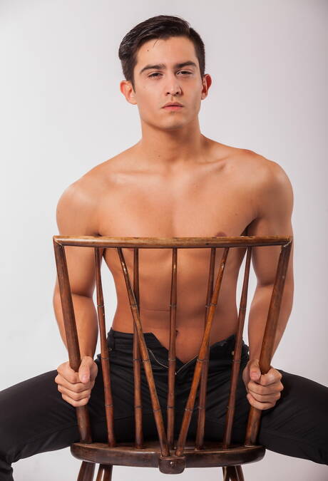 Sexy Amerikaner, stämmiger Kerl Billy Santoro und starker Mann Jacob Ladder zeigen einen Muskelkörper