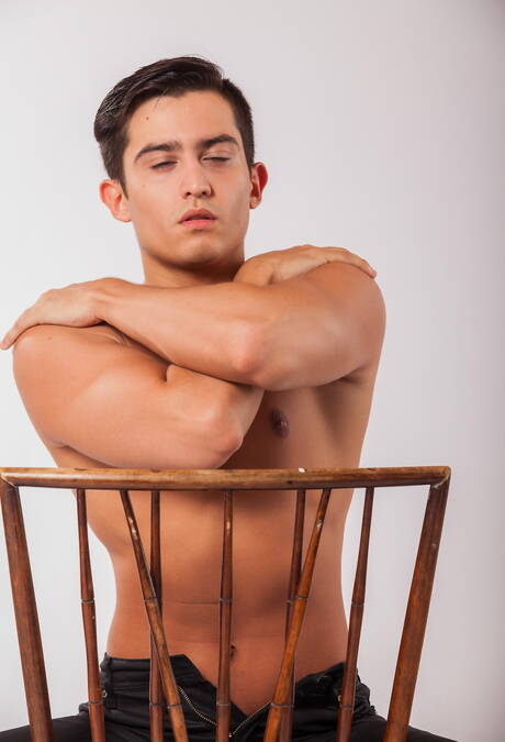 Sexy Amerikaner, stämmiger Kerl Billy Santoro und starker Mann Jacob Ladder zeigen einen Muskelkörper