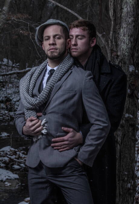 Dois garotos americanos, Connor Maguire e Wolf Hudson, exibem corpos perfeitos ao ar livre