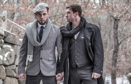 Dois garotos americanos, Connor Maguire e Wolf Hudson, exibem corpos perfeitos ao ar livre