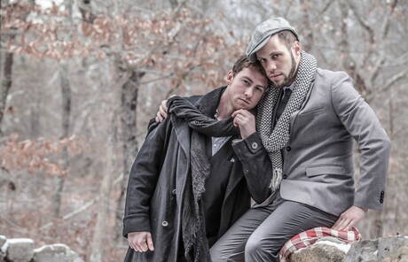 Dois garotos americanos, Connor Maguire e Wolf Hudson, exibem corpos perfeitos ao ar livre