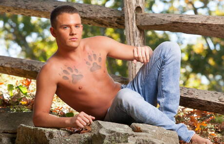 帥氣的美國男人 Billy Santoro 和身材魁梧的 Brandon Wilde 在戶外裸體擺造型