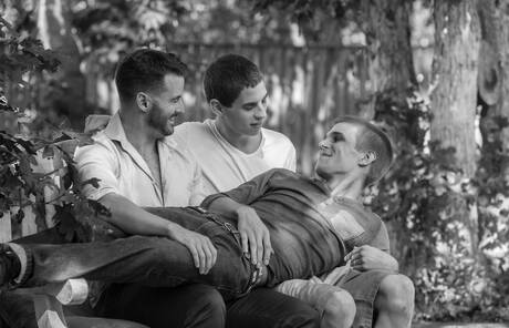 Schaamteloze jongens Brendan Patrick, Sam Truitt en Trent Ferris in hete trio-kontneukactie in de buitenlucht