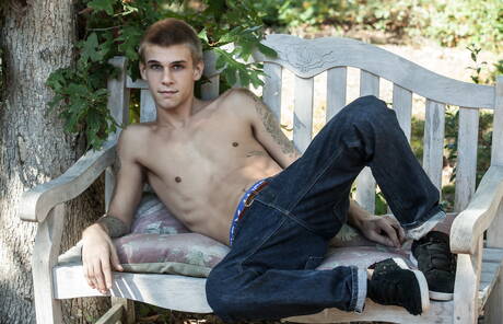 Schaamteloze jongens Brendan Patrick, Sam Truitt en Trent Ferris in hete trio-kontneukactie in de buitenlucht