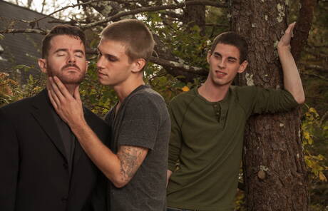 Schaamteloze jongens Brendan Patrick, Sam Truitt en Trent Ferris in hete trio-kontneukactie in de buitenlucht