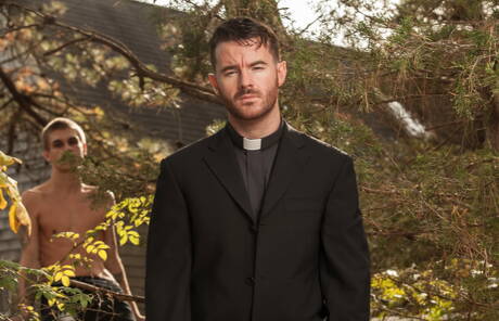 Les garçons sans vergogne Brendan Patrick, Sam Truitt et Trent Ferris dans une action de baise anale à trois torride en extérieur