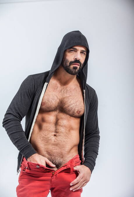 American otter Adam Russo and irish bear Brendan Patrick shows a husky body