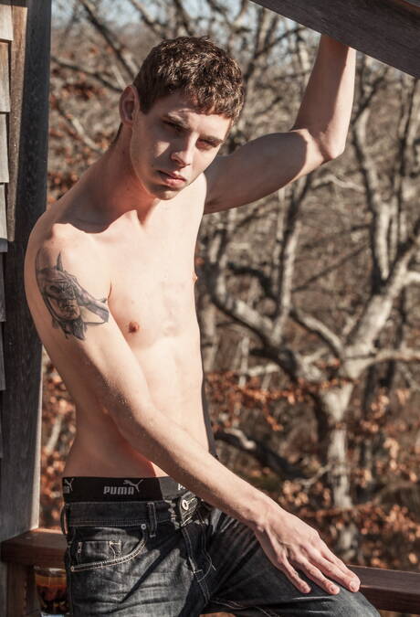 Sexy americans, well-built Nick Capra and young boy Sam Truitt shows a perfect body outside