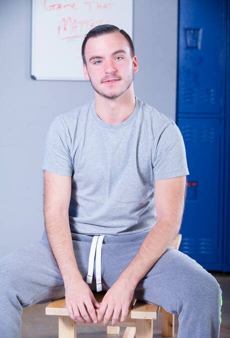 Amerikaanse knappe Aaron Slate poseert naakt en laat zijn hete kont zien