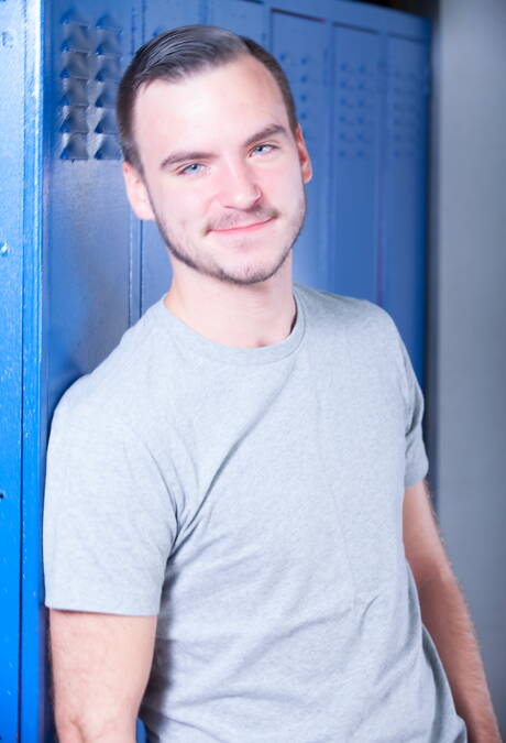 Amerikaanse knappe Aaron Slate poseert naakt en laat zijn hete kont zien