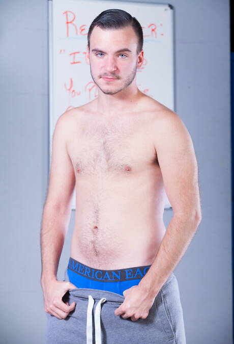 Amerikaanse knappe Aaron Slate poseert naakt en laat zijn hete kont zien