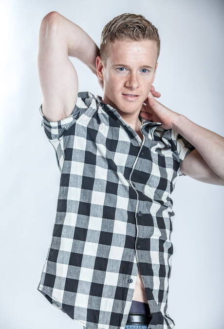 Heiße amerikanische Jungs, der hübsche Junge Rob Yaeger und der junge Liam Harkmore posieren nackt