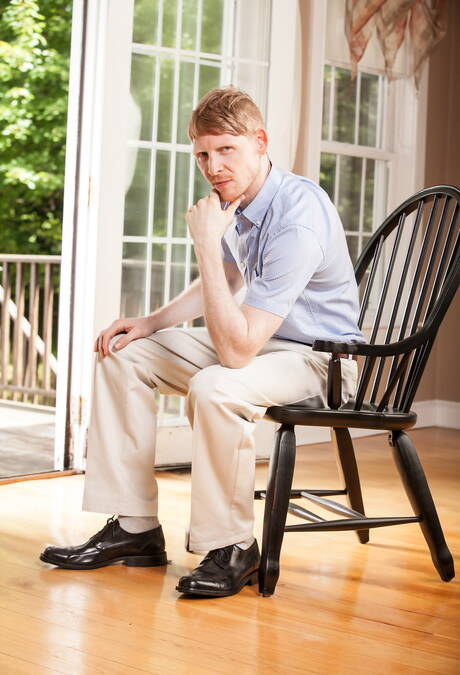 Die netten, gut gebauten Amerikaner Brent Corrigan und Twink Rob Yaeger posieren nackt und zeigen draußen einen schönen Hintern