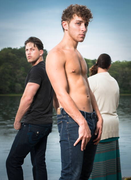 I famosi americani, il duro Roman Todd e il super stallone Calvin Banks posano nudi sulla spiaggia