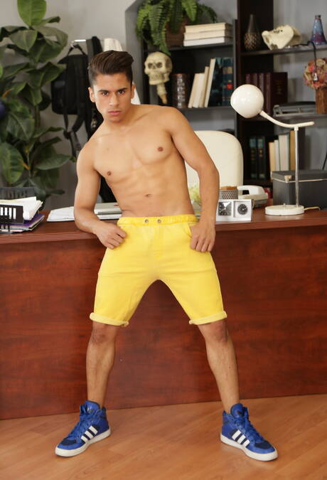 Dois garotos americanos fortes, Armond Rizzo e o supergaranhão Max Sargent em uma ação homossexual quente