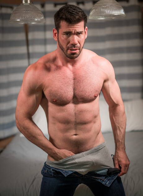 Sexy Amerikanen, gespierde Billy Santoro en harige hengst Griffin Barrows spelen met pik