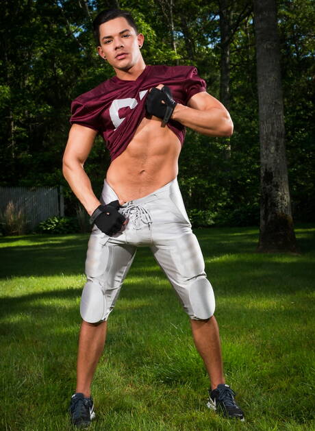 Icon Male: Sexy americans, tough guy Ethan Slade and muscular Hugh Hunter get naked and showing nice butt outside