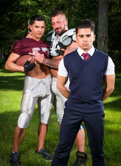 Die berühmten Amerikaner Armond Rizzo und Hugh Hunter posieren nackt und zeigen ihren heißen Hintern im Freien