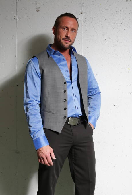 Two american boys beefcake Josh Stone and well-built Myles Landon get naked and showing hot ass