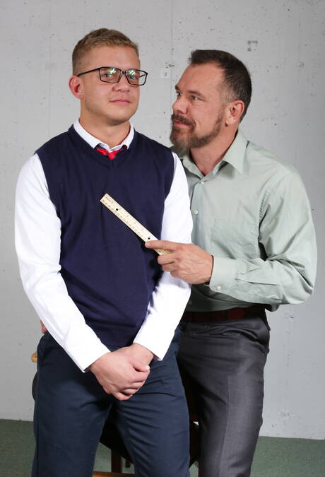 O super garanhão americano Ian Levine e o musculoso Max Sargent se masturbando