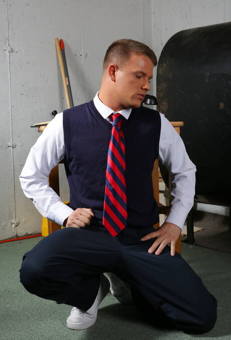 Der amerikanische Kraftprotz Brandon Wilde und der russische harte Kerl Vadim Black necken Schwänze