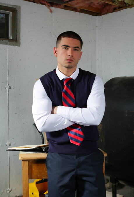 Der amerikanische Kraftprotz Brandon Wilde und der russische harte Kerl Vadim Black necken Schwänze