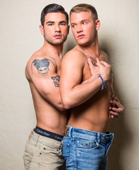 Der amerikanische Hengst Brandon Wilde zieht sich aus und zeigt einen schönen Hintern