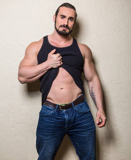 Icon Male: American hot bear Jaxton Wheeler shows a beautiful body