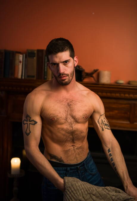 La lontra americana Ty Roderick si masturba