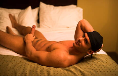 Hete Amerikaanse kerels, hengst Killian James en gespierde Nick Capra laten een sterk lichaam zien