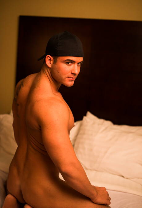 Hete Amerikaanse kerels, hengst Killian James en gespierde Nick Capra laten een sterk lichaam zien