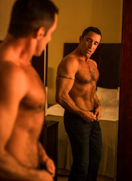 Hete Amerikaanse kerels, hengst Killian James en gespierde Nick Capra laten een sterk lichaam zien