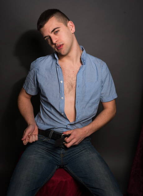 Il bravo ragazzo americano Josh Stone e il muscoloso Nick Capra si prendono gioco del cazzo